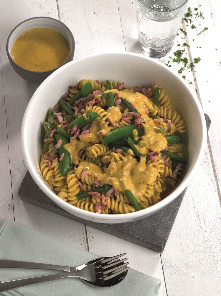 Pastasalade met spek en Mosterdsaus